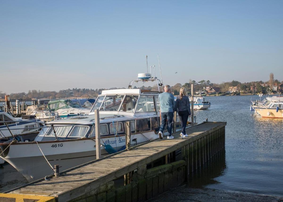 Отель Broadlands Park And Marina Pakefield Экстерьер фото